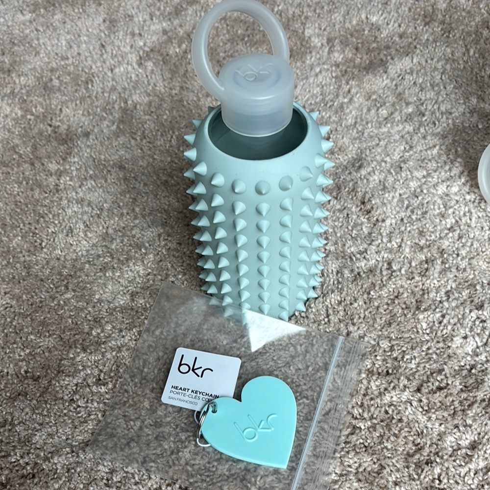 bkr Spiked Aqua Bottle 500ml with Heart Keychain